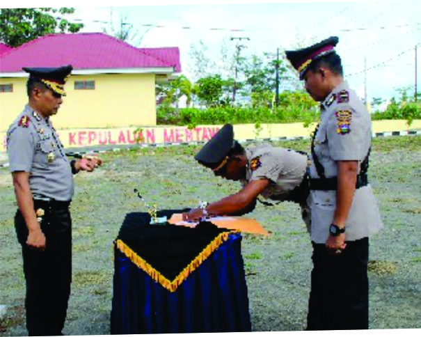 Sertijab duaperwira di Polres Mentawai